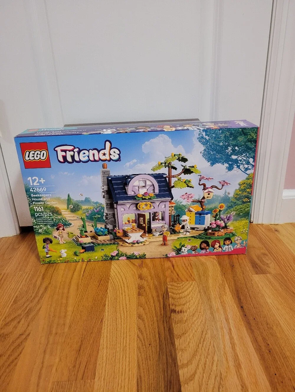 NIB LEGO Friends Beekeepers' House and Flower Garden 42669 – 1161 Pcs Nature
